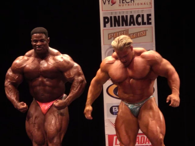 Calvizie e capelli bianchi nel bodybuilding: la guida completa