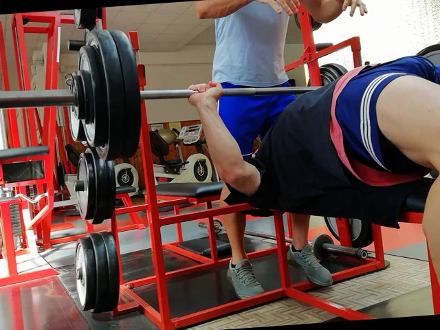 Come aumentare la performance di bench press naturalmente?