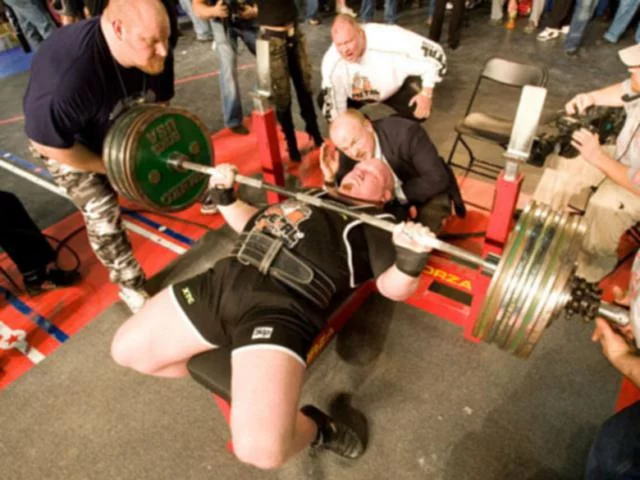 Bodybuilding vs powerlifting: differenze, pregi e difetti di queste discipline