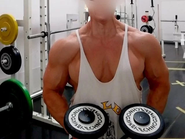 Spalle piccole ecco come rimediare con il bodybuilding