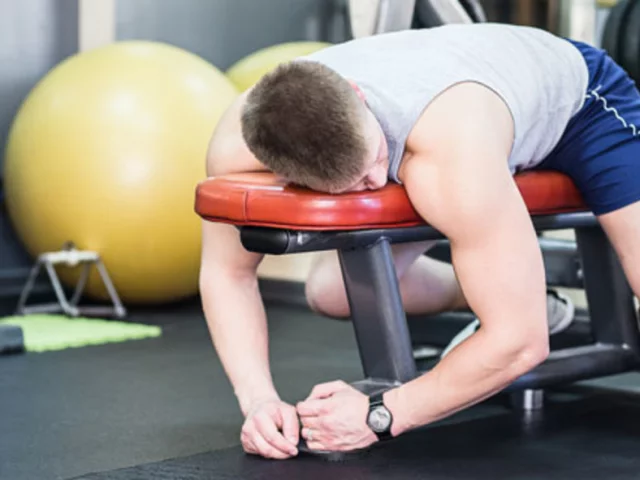 Come posso combattere la stanchezza eccessiva dopo la palestra?